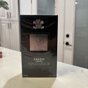 Creed Aventus Eau de Parfum - Black and Silver